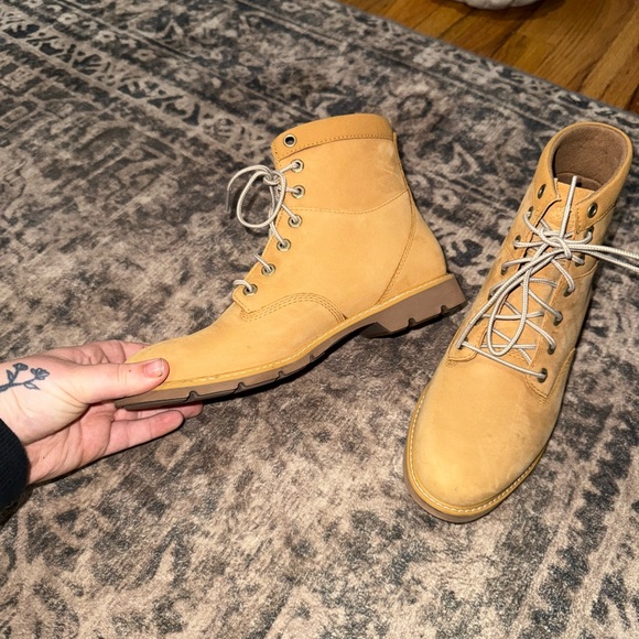 Timberland Women's Tan lightweight Lace-Up Boots size 7.5 - Picture 3 of 10